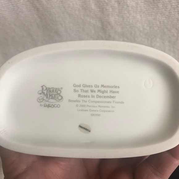 Precious Moments 'God Gives Us Memories So That We Might Have Roses in  #680990 - Picture 3 of 7